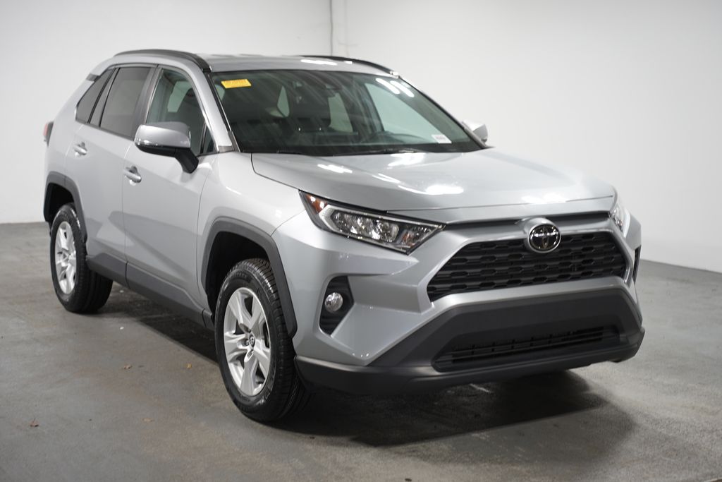 2021 Toyota RAV4 XLE 3