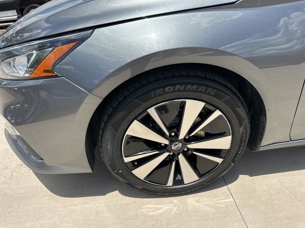 2021 Gun Metallic Nissan Altima 2.5 SV FWD Sedan
