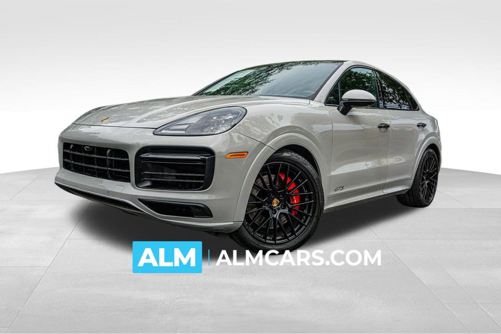 2022 Porsche Cayenne GTS's photo