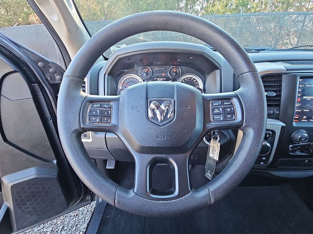 Thumbnail: 2019 RAM 1500 Classic - 18