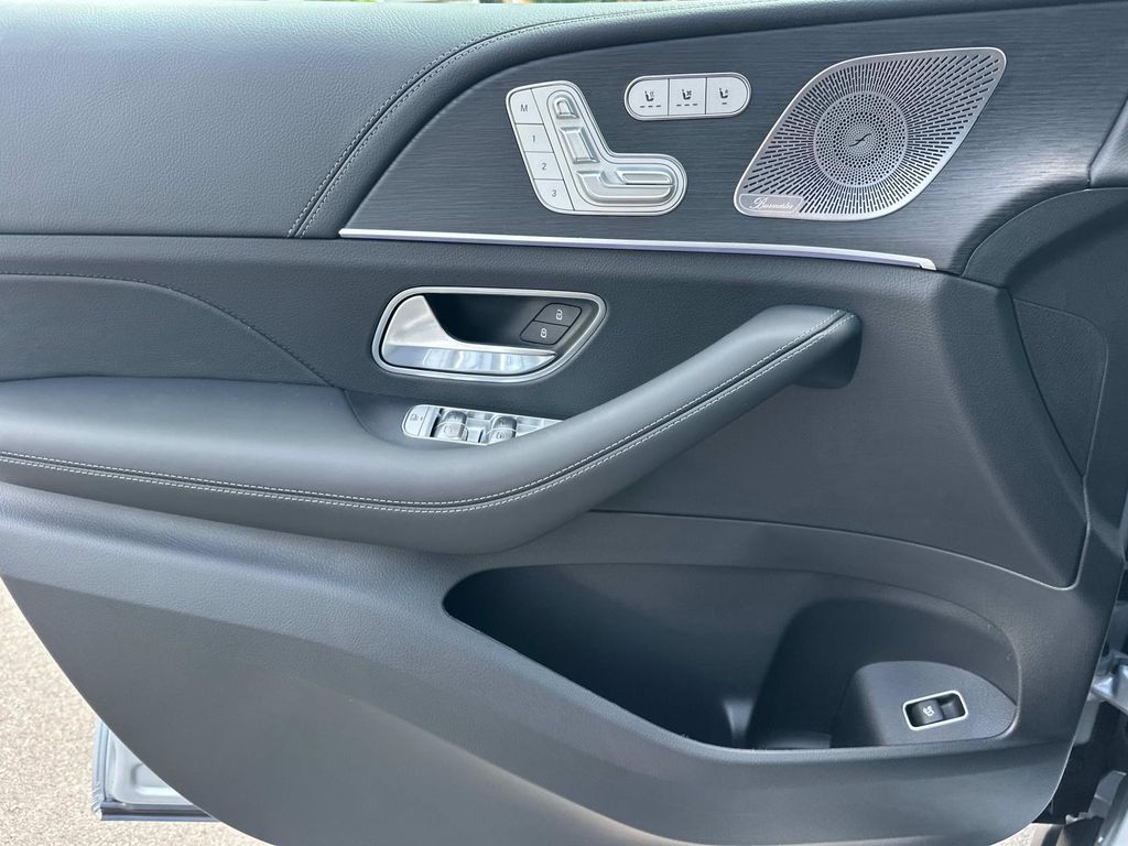 Thumbnail: 2026 Mercedes-Benz GLE - 16