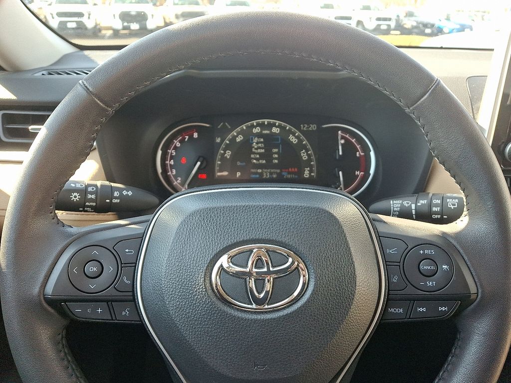 Thumbnail: 2023 Toyota RAV4 - 20