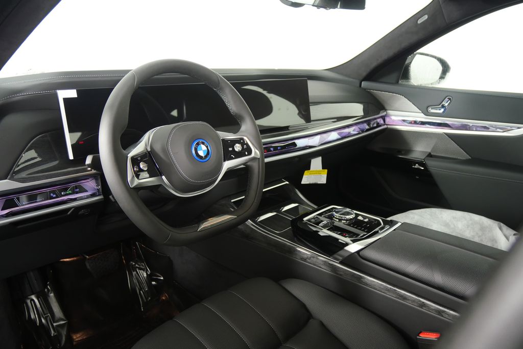 Thumbnail: 2025 BMW i7 - 13