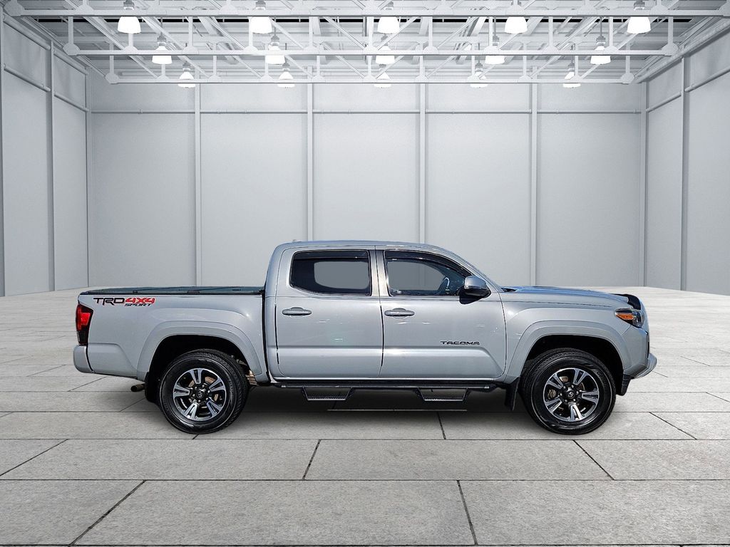 Thumbnail: 2018 Toyota Tacoma - 4