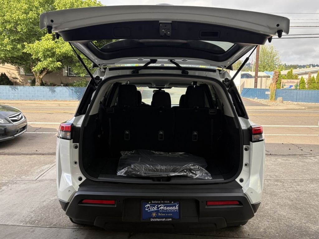 2025 Nissan Pathfinder S