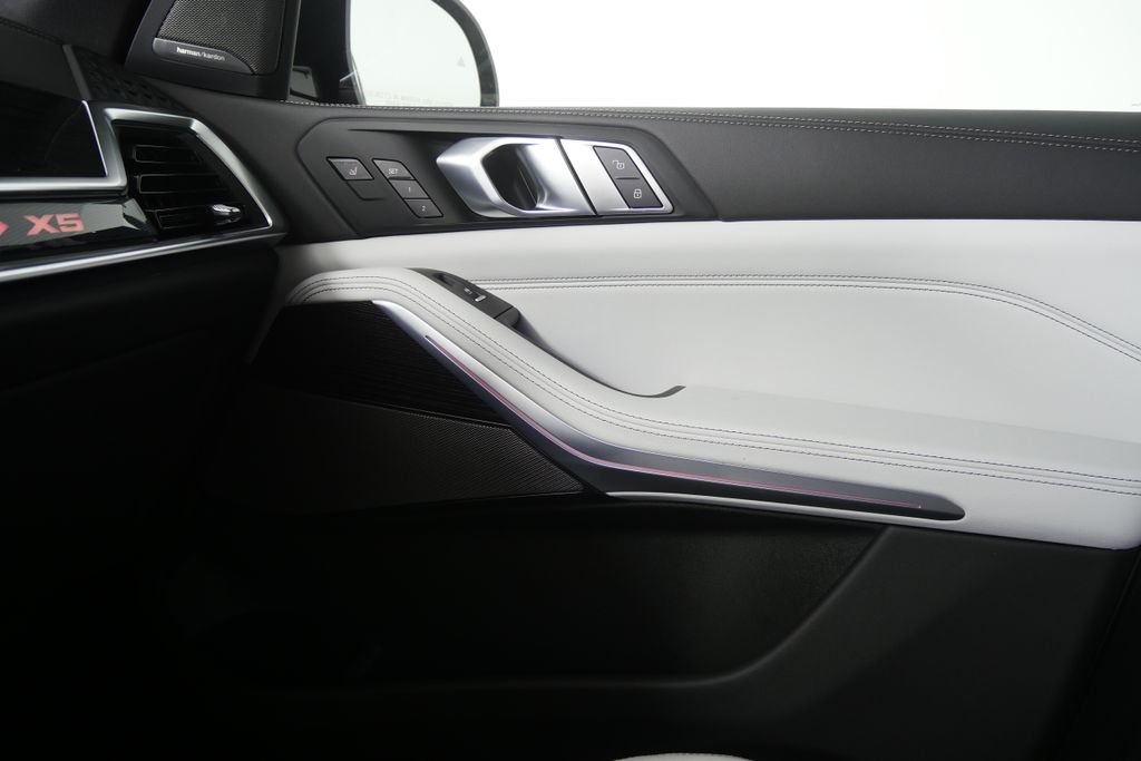 Thumbnail: 2026 BMW X5 - 25