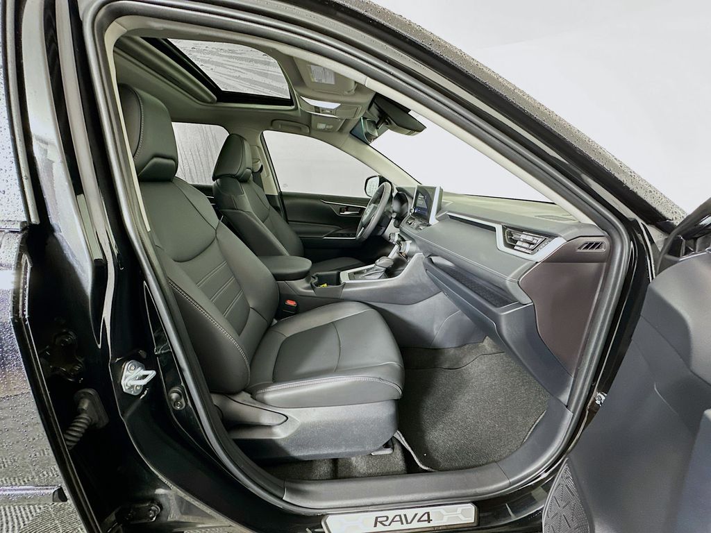 Thumbnail: 2025 Toyota RAV4 - 28