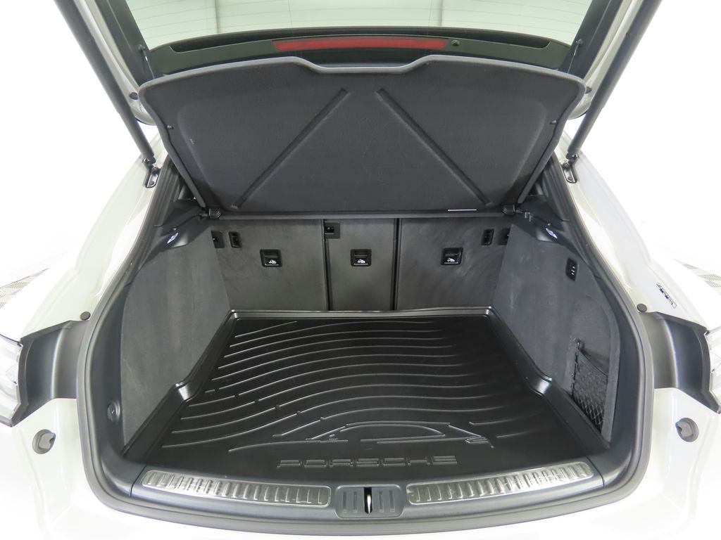 Thumbnail: 2022 Porsche Macan - 29