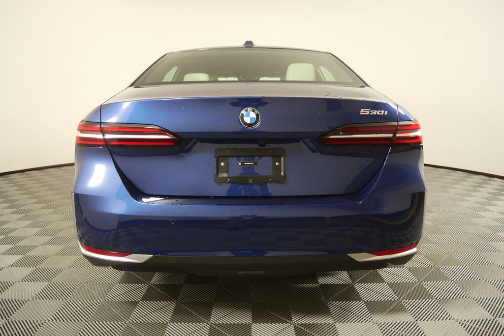 Thumbnail: 2025 BMW 5 Series - 4