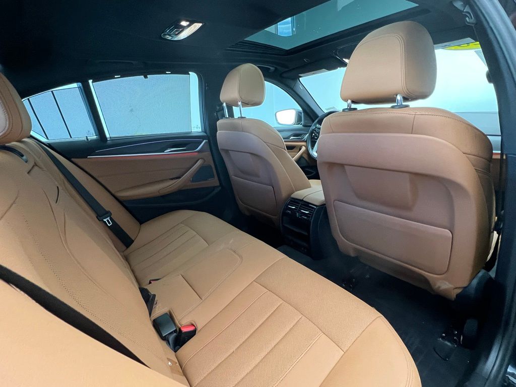 Thumbnail: 2023 BMW 5 Series - 8