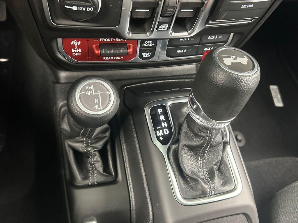 New 2026 Bright White Clearcoat Jeep Rubicon image 32