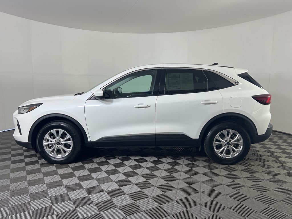 Used 2023 White Ford Active image 8
