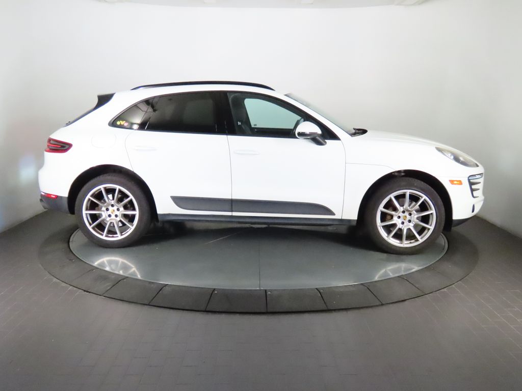 Thumbnail: 2017 Porsche Macan - 8
