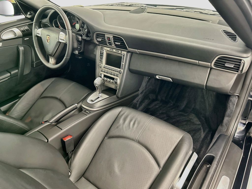 Thumbnail: 2007 Porsche 911 - 14