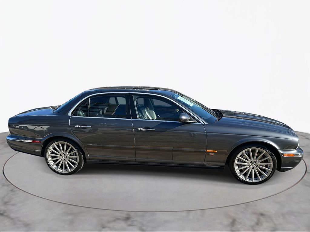 Thumbnail: 2005 Jaguar XJ - 8