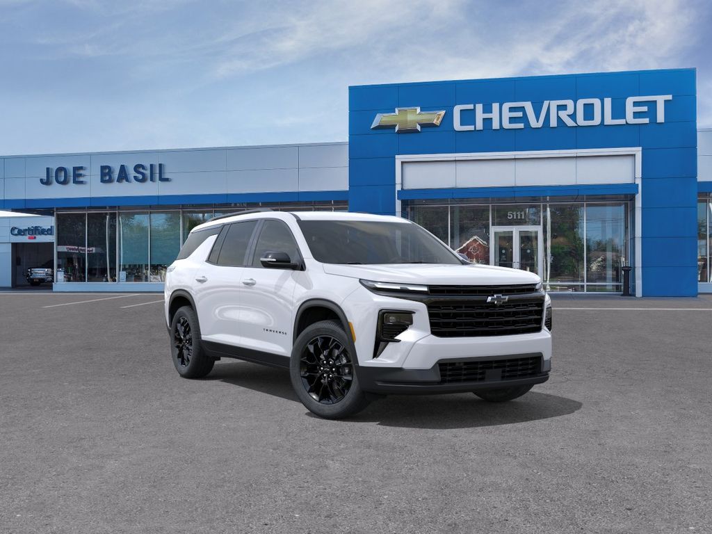 Summit White 2026 Chevrolet Traverse SUV / Crossover Four-Wheel Drive 8-Speed Automatic