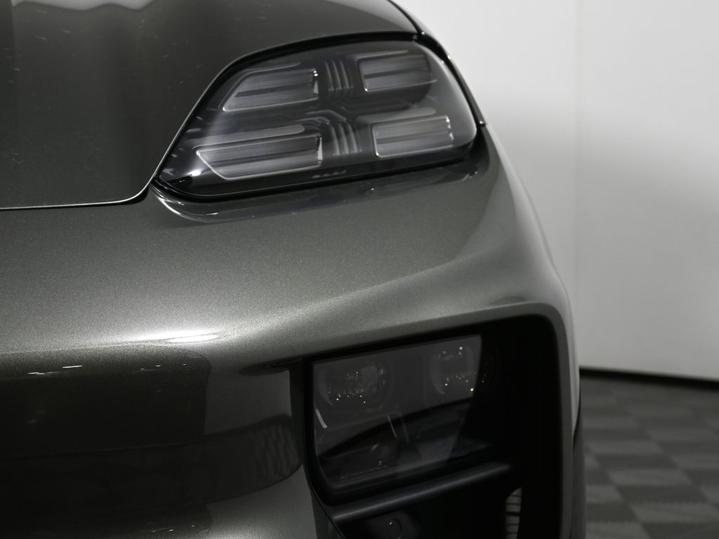 Thumbnail: 2025 Porsche Macan - 11