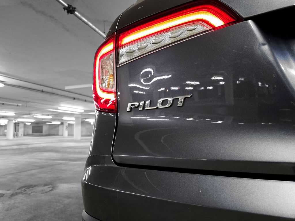 2020 Honda Pilot Touring photo 8