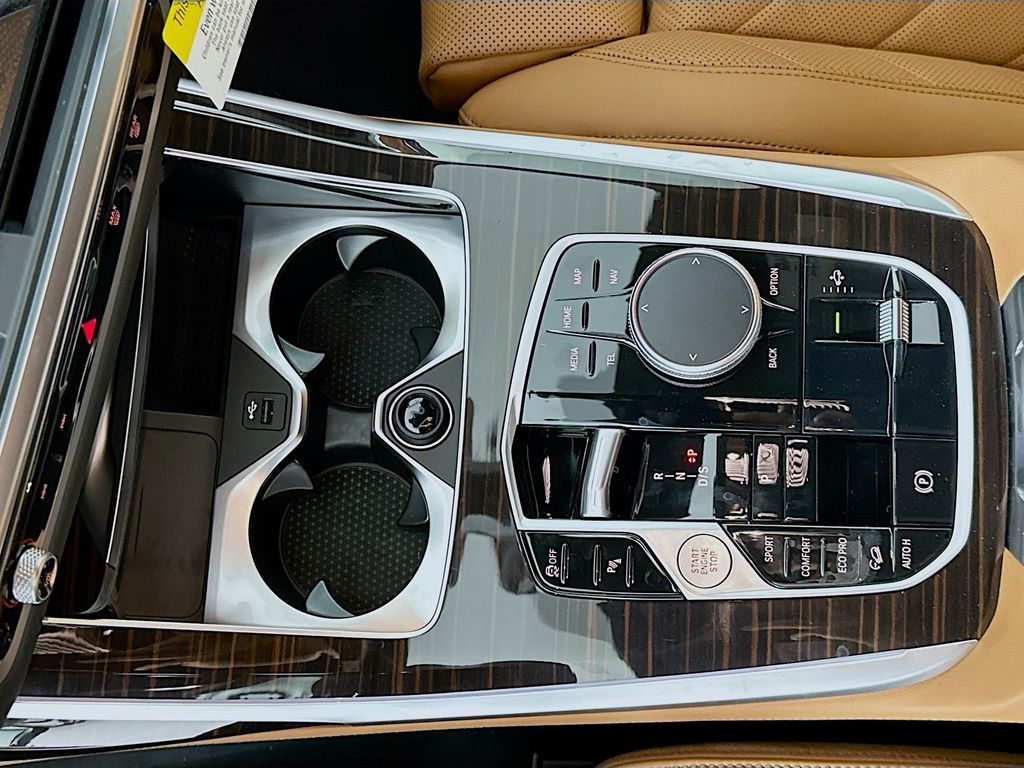 Thumbnail: 2026 BMW X7 - 15