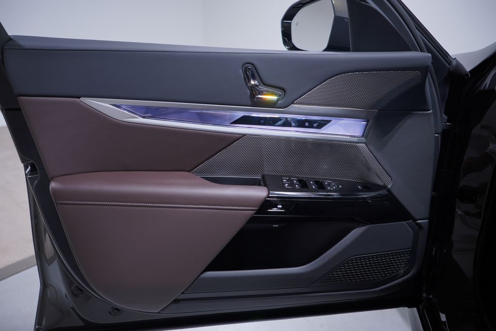 Thumbnail: 2026 BMW i7 - 14