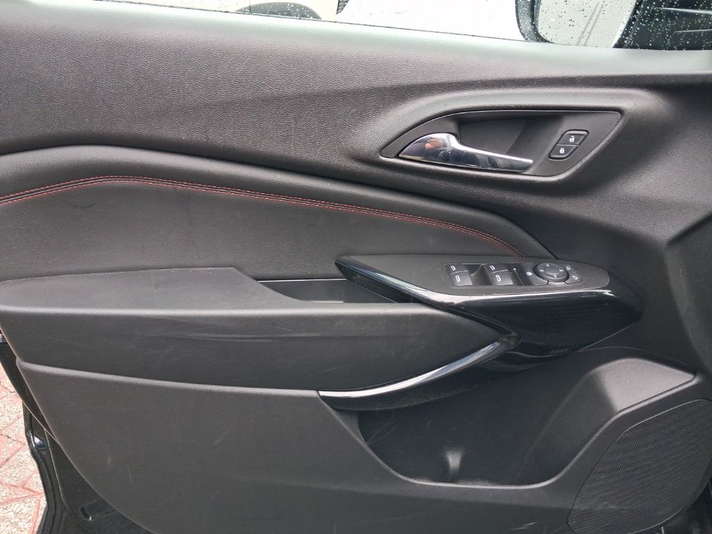 Used 2025 Chevrolet Trax SUV