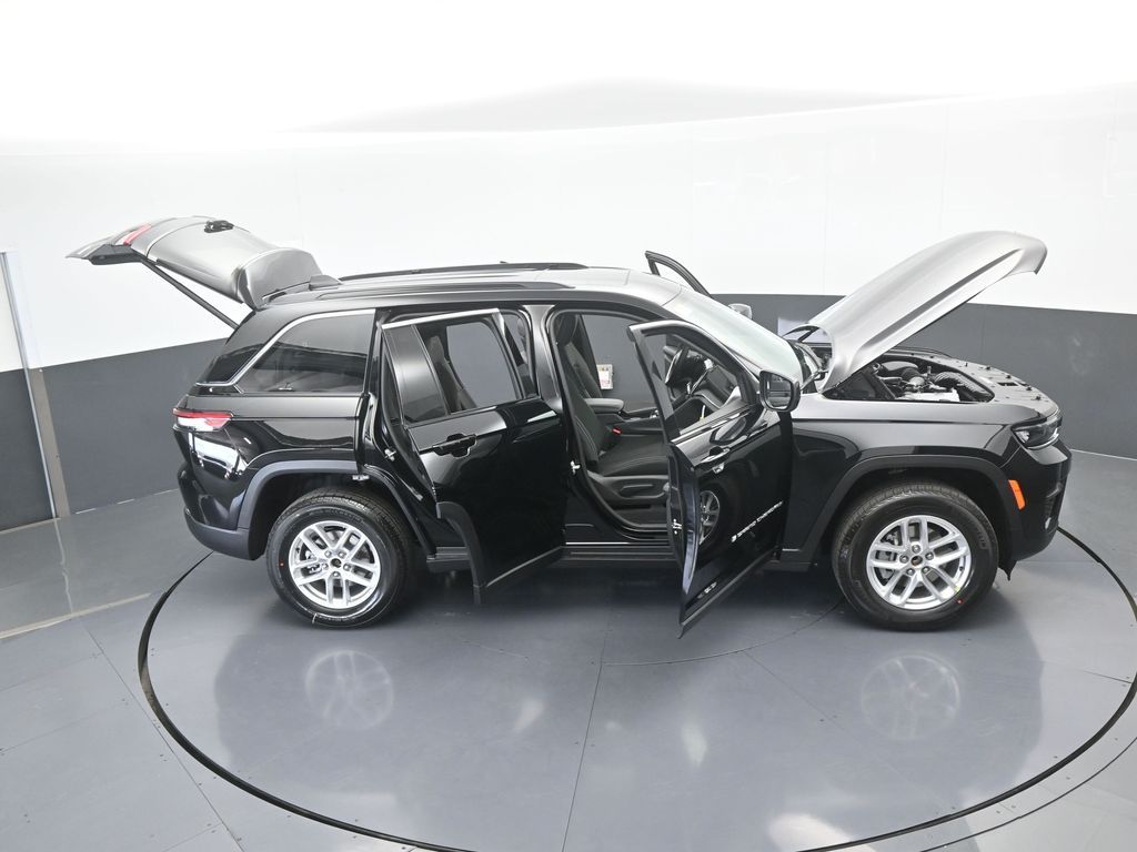 New 2026 Diamond Black Crystal Pearlcoat Jeep Laredo X image 67