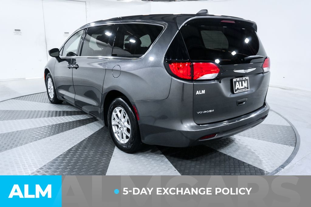 Used 2023 Gray Chrysler LX image 3
