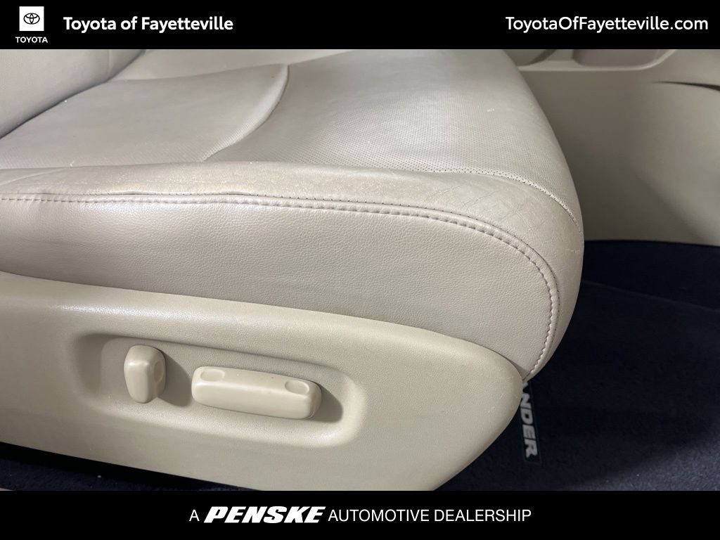 Thumbnail: 2012 Toyota Highlander - 8