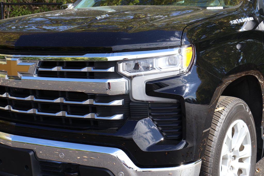 Thumbnail: 2022 Chevrolet Silverado 1500 - 3