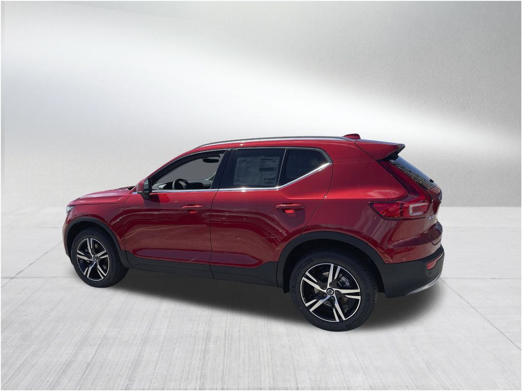 2025 Volvo XC40 B5 Core photo