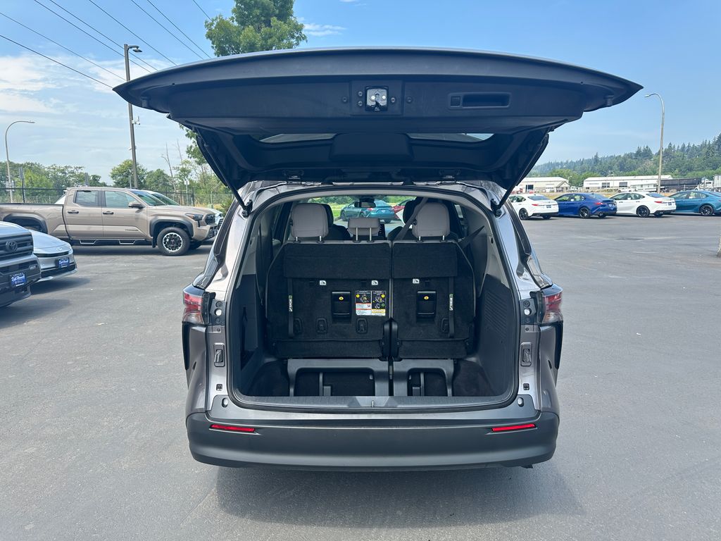 2024 Toyota Sienna LE