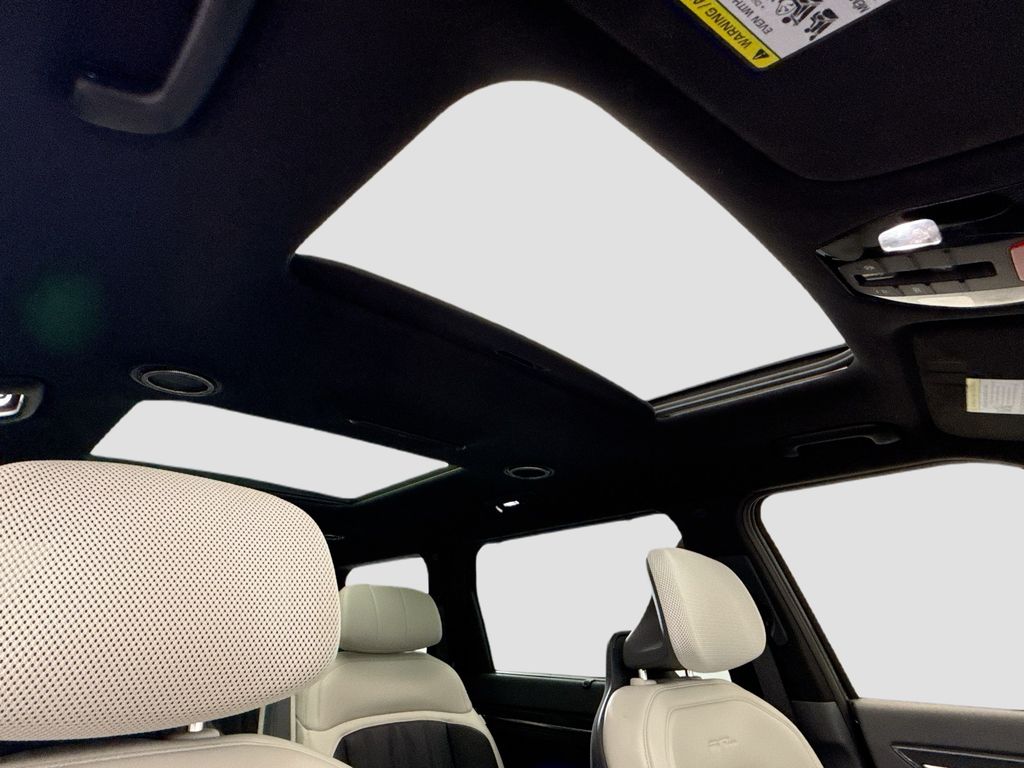 Thumbnail: 2024 Kia EV9 - 18