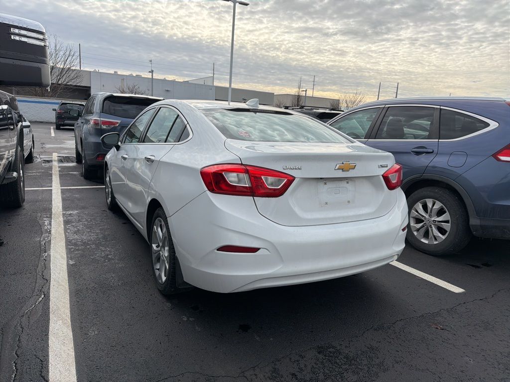 Thumbnail: 2017 Chevrolet Cruze - 2