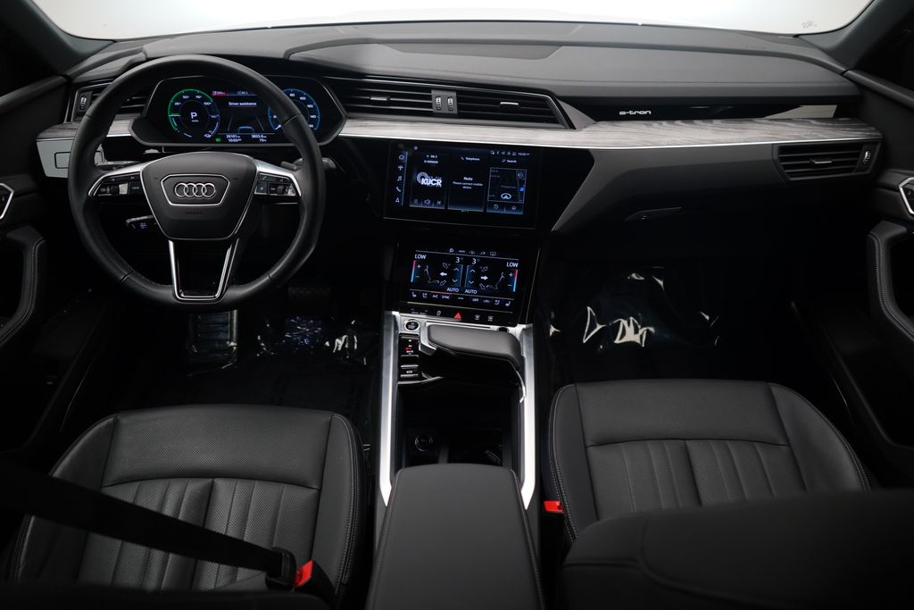 Thumbnail: 2024 Audi Q8 e-tron - 8