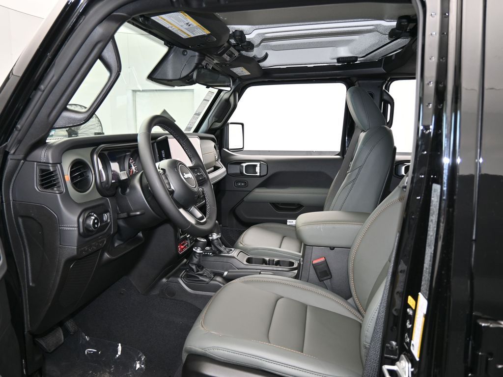 New 2026 Black Clearcoat Jeep Mojave image 12