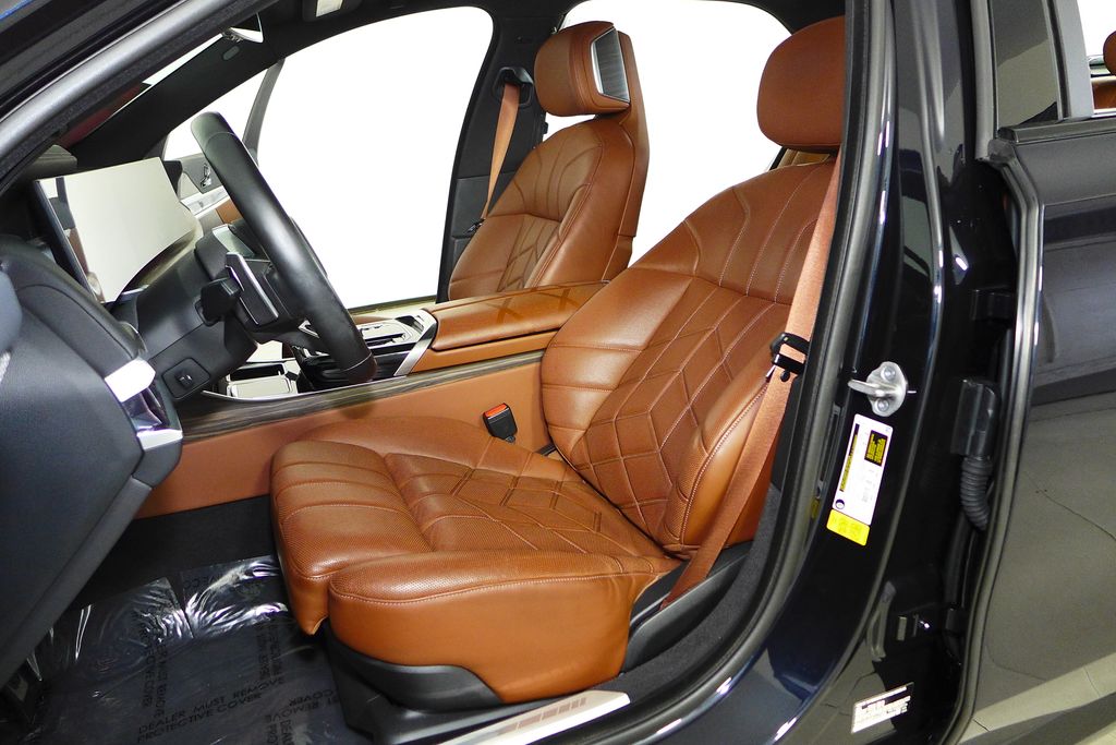 Thumbnail: 2023 BMW 7 Series - 22