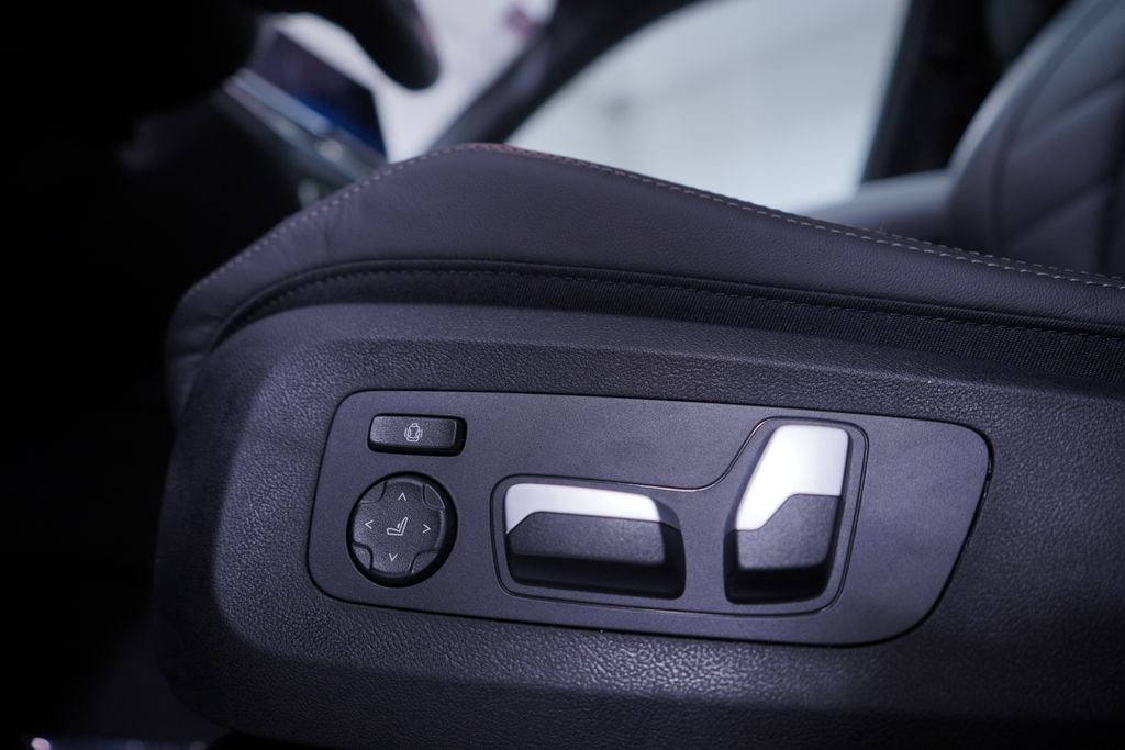 Thumbnail: 2026 BMW X5 - 12