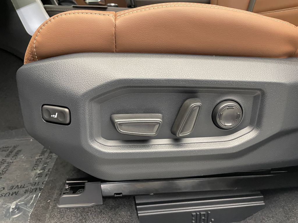 Thumbnail: 2025 Toyota Tundra - 15