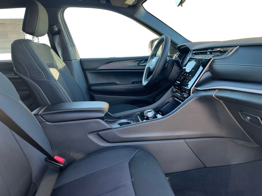 New Car 2025 Jeep Grand Cherokee L  Laredo For Sale Under $90,000 In Austin, Texas