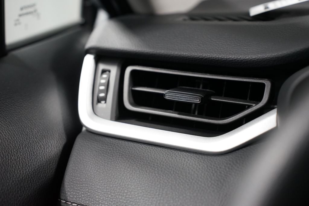 Thumbnail: 2025 Toyota RAV4 - 25