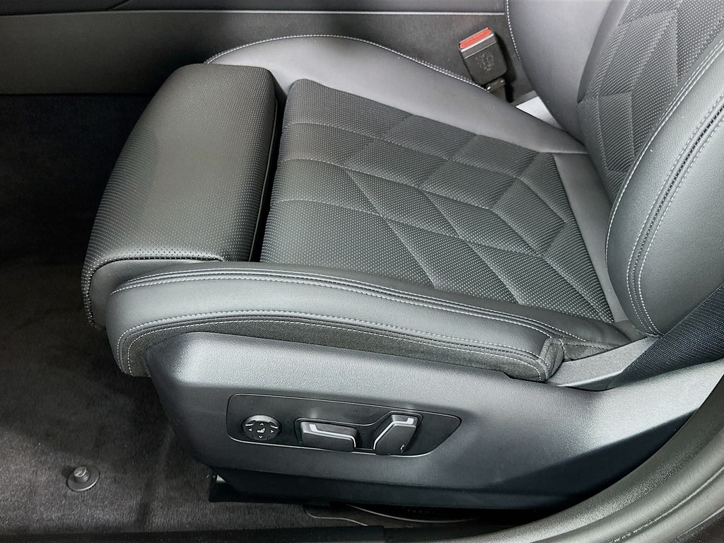 Thumbnail: 2025 BMW 5 Series - 20