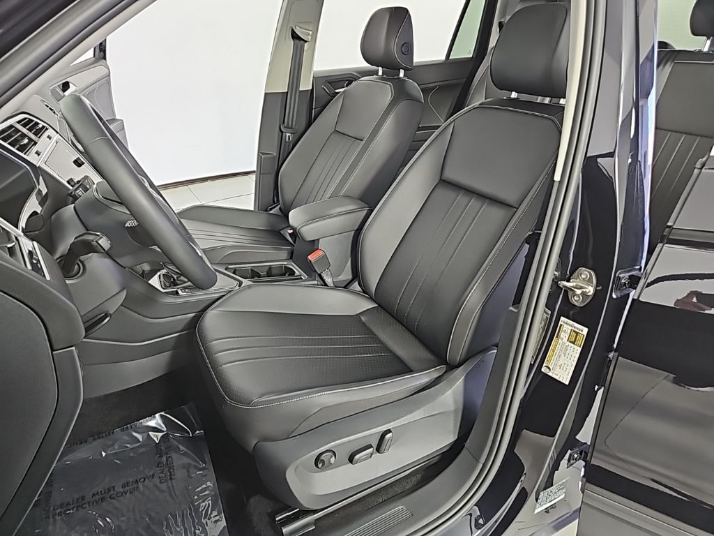 Thumbnail: 2023 Volkswagen Tiguan - 21