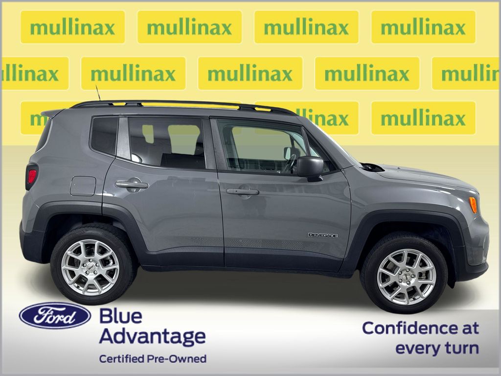 Certified Used 2022 Gray Jeep Latitude image 2