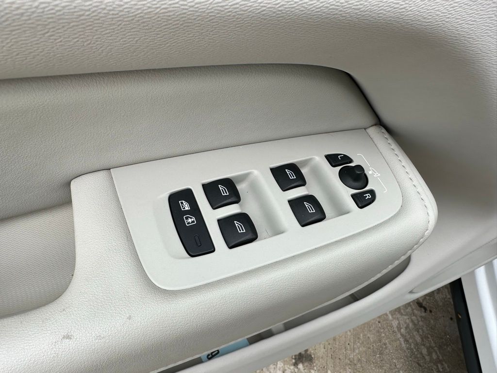 Thumbnail: 2023 Volvo XC60 - 22