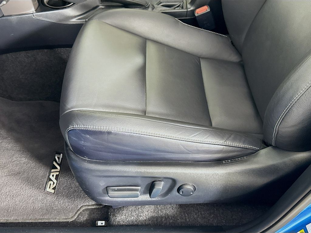 Thumbnail: 2018 Toyota RAV4 - 20