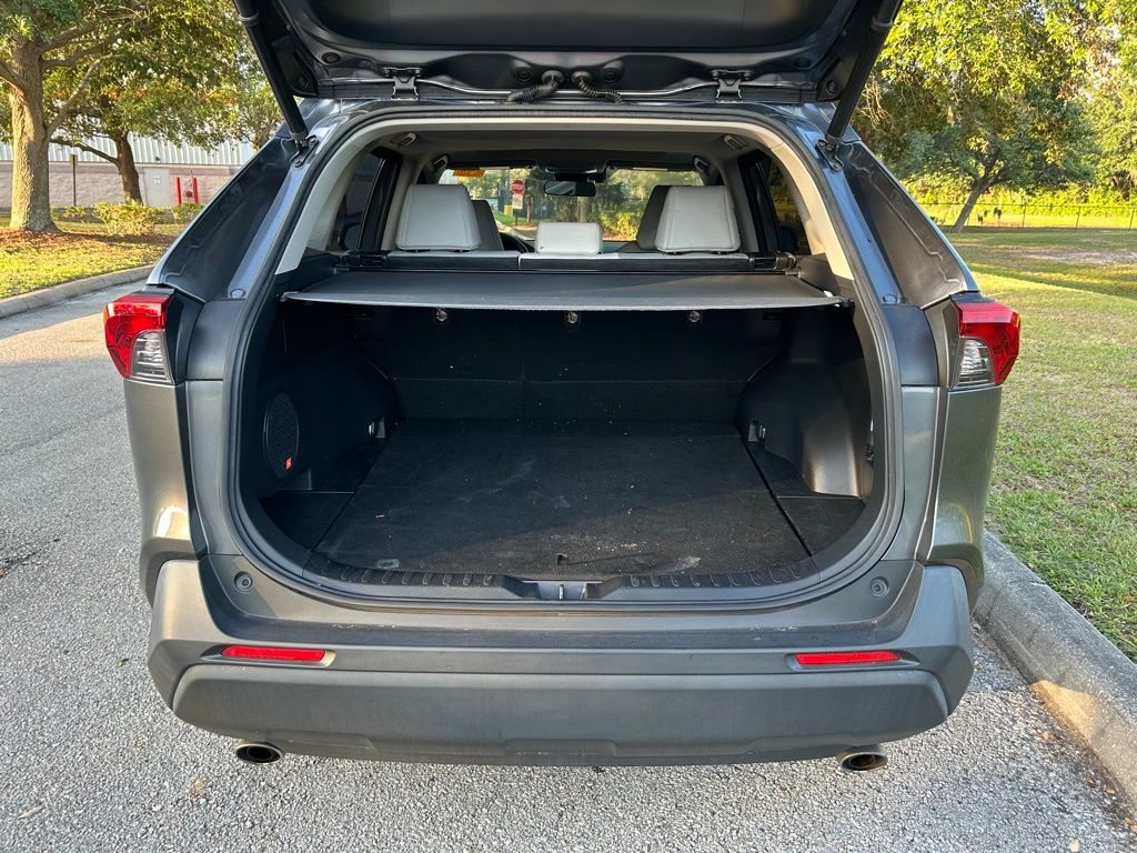 2019 Toyota RAV4 XLE Premium 9