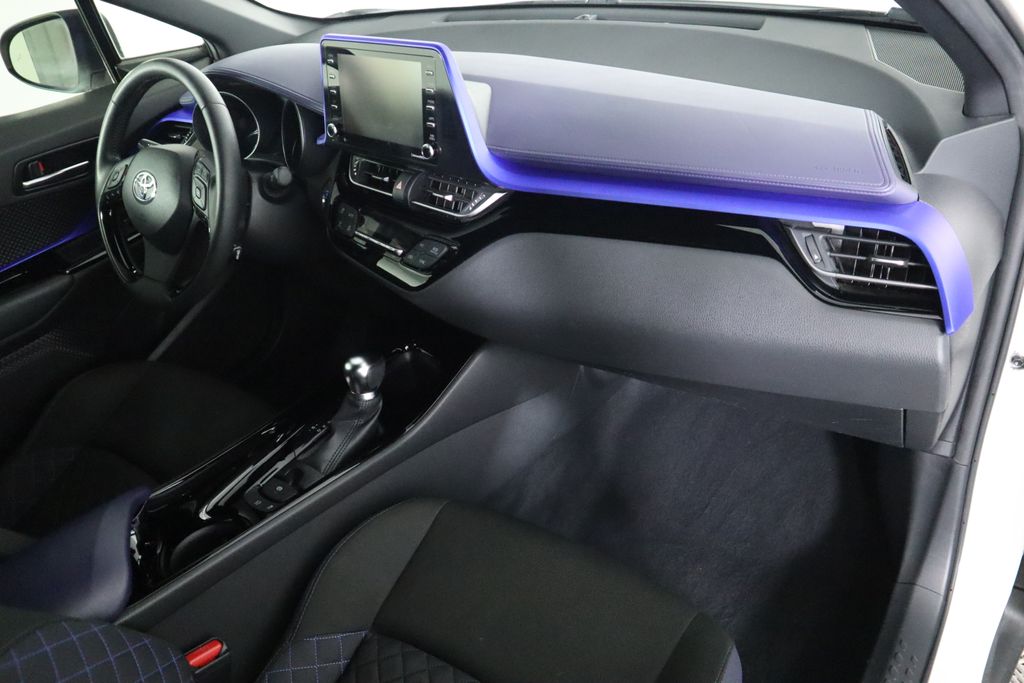 2021 Toyota C-HR LE 17