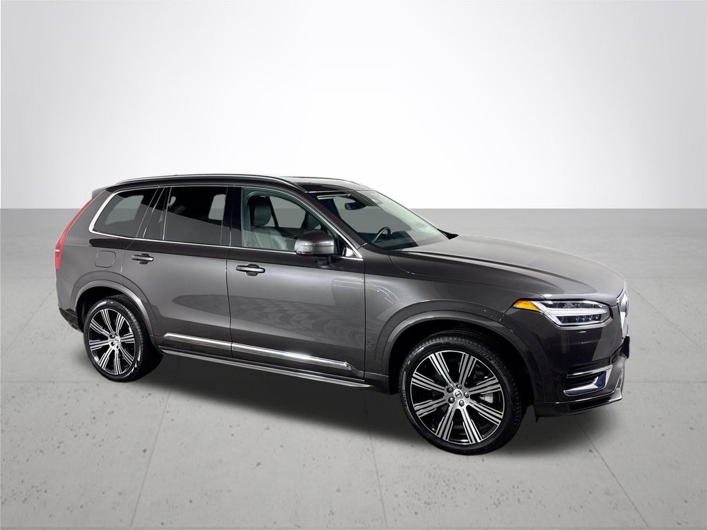 2025 Volvo XC90 T8 Core photo 4