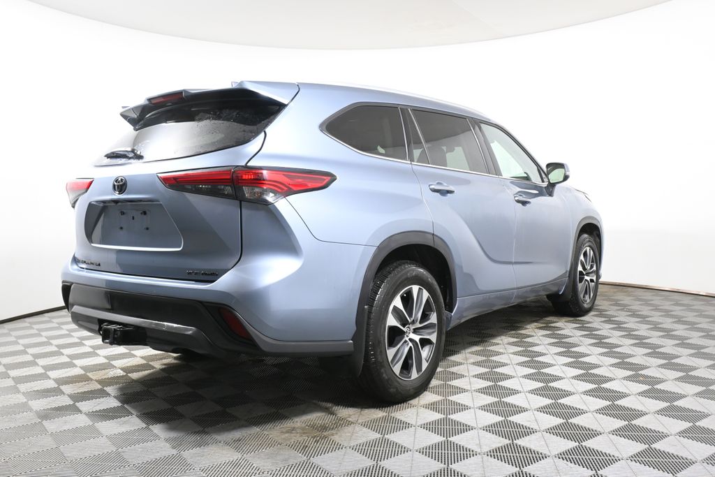 Thumbnail: 2022 Toyota Highlander - 7