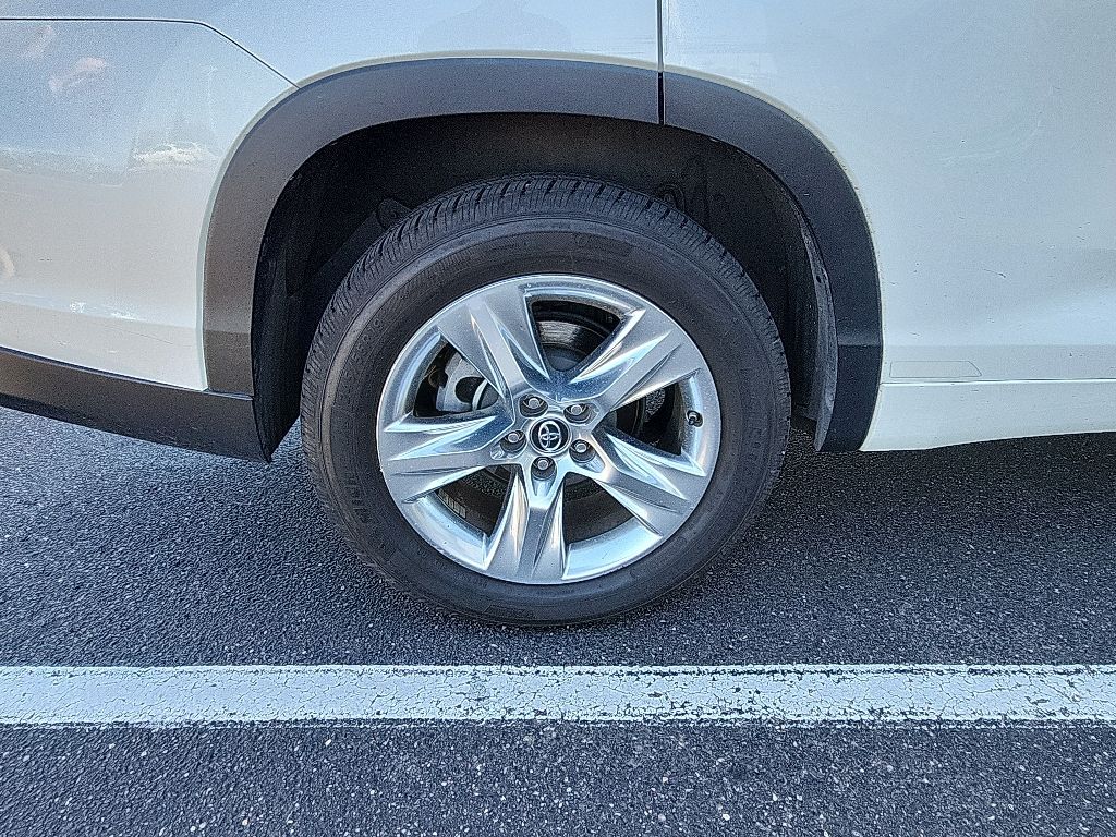 Thumbnail: 2018 Toyota Highlander - 9